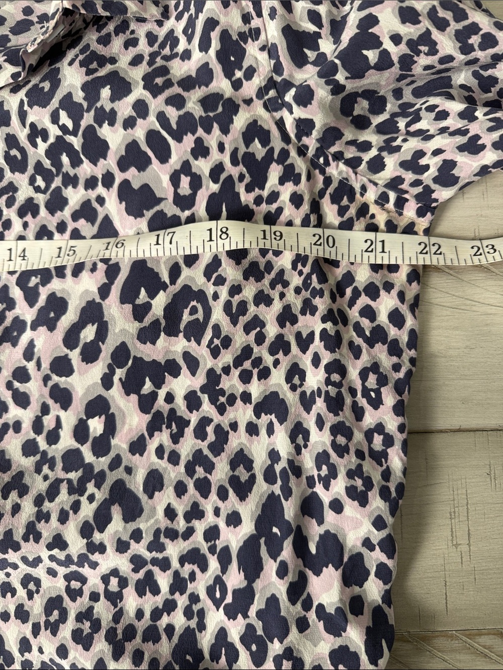 EQUIPMENT Essential Leopard Print 💯 Silk Blouse Shirt Purple Size L EUC - Picture 6 of 7